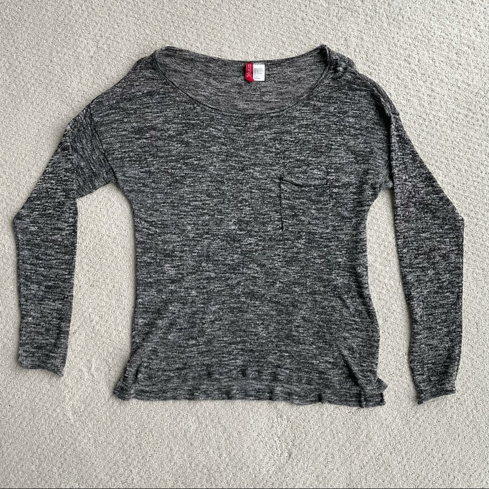 🏷🚨ALL ITEMS $6 or less BUY 2 get 1 FREE! 🚨🏷 H&M light weight sweater